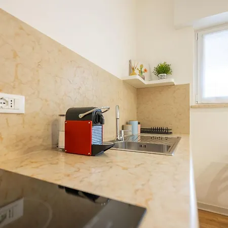 Debora's Flat Verona